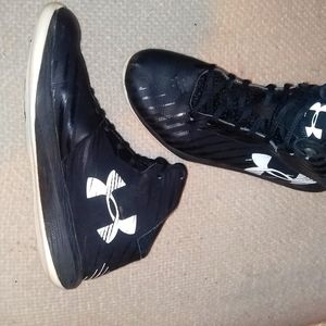 Size 5 Men's Under Armour Basketball Shoes